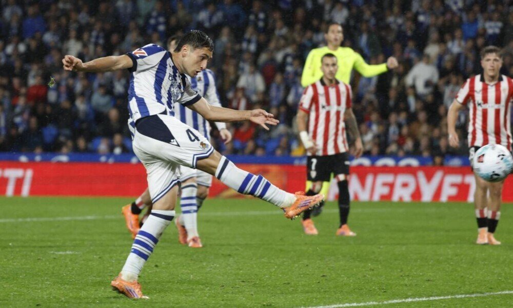 La Real Sociedad gana el primer derbi vasco en el descuento histórico