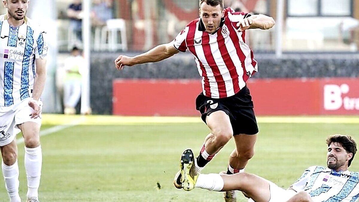Talavera rompe la racha del Bilbao Athletic en Lezama